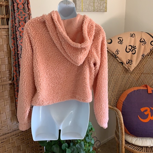 Super soft peach hoodie crop sweater - Picture 3 of 3